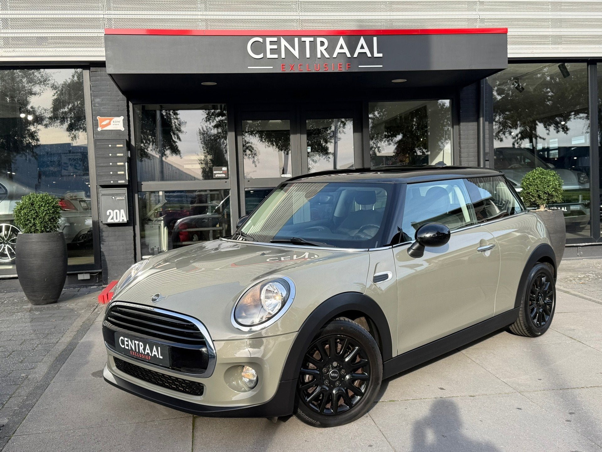 Mini 3-Deurs 1.5 Cooper Pepper Autom|Carplay|Origineel-NL|Na, 136 pk, Gebruikt, 4 stoelen, Origineel Nederlands