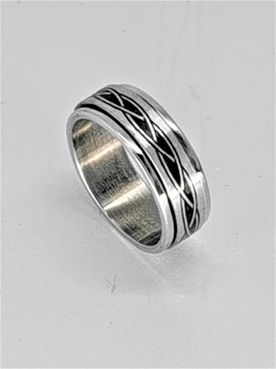 Stijlvolle RVS Anxiety Ring - Zilverkleurig met Vlechtmotief, 20 of groter, IJzer of Staal, Nieuw, Ophalen of Verzenden