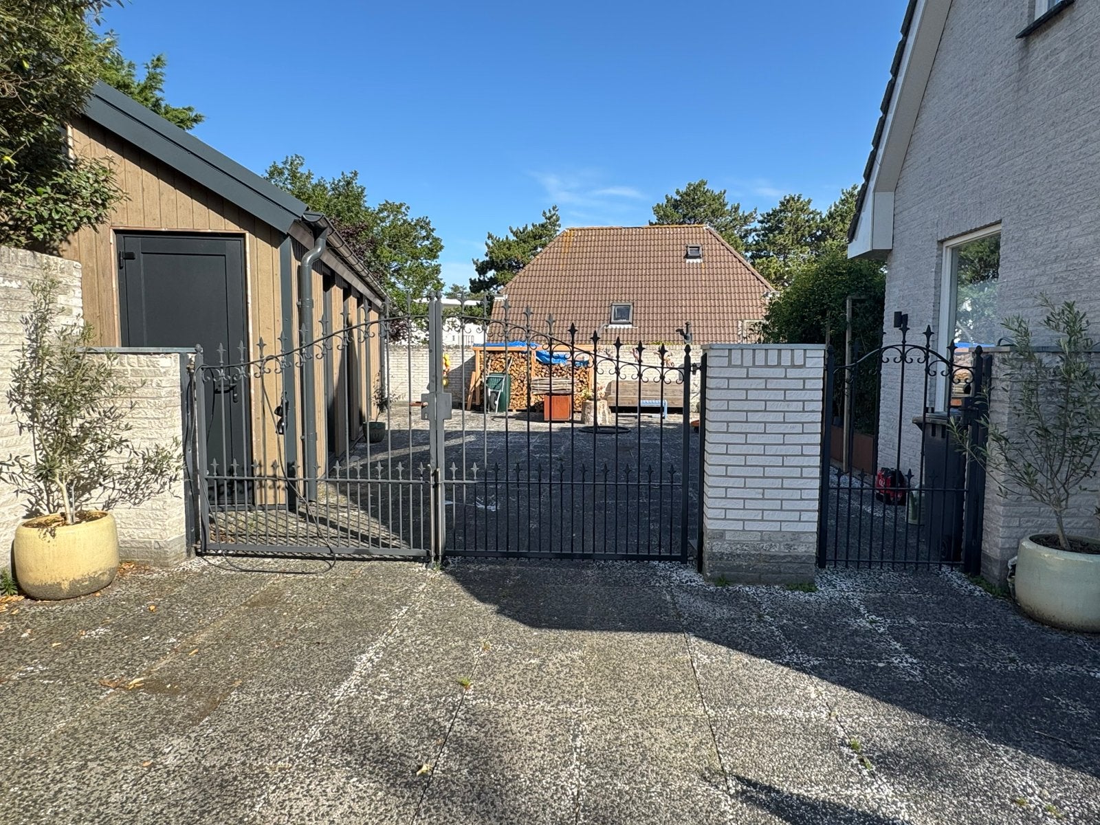 Foto 2 van Gietijzeren hekwerk met dubbele en enkele poort