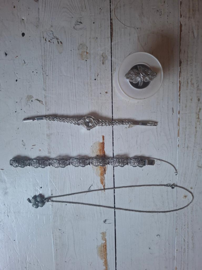 Zilveren sieraden set met glinsterende steentjes, Ophalen of Verzenden, Zilver, Ring, Met edelsteen