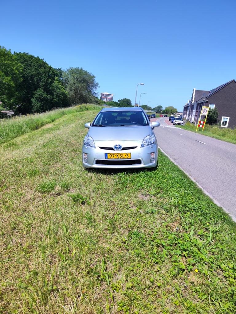 Toyota Prius 1.8 Full Hybrid 136PK Aut 2010 Grijs, Auto's, 1345 kg, 4 cilinders, Origineel Nederlands, Grijs