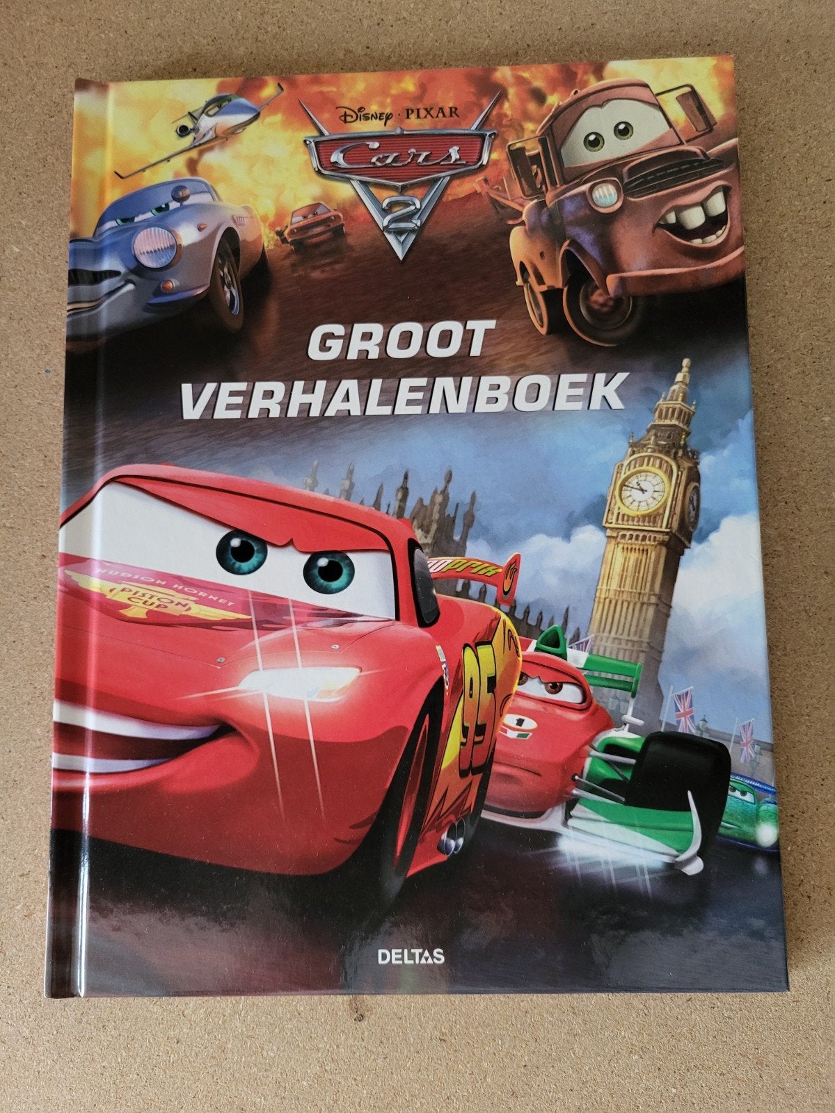 Disney Pixar Cars 2 Groot Verhalenboek, Boeken, Ophalen of Verzenden, Zo goed als nieuw, Voorleesboek