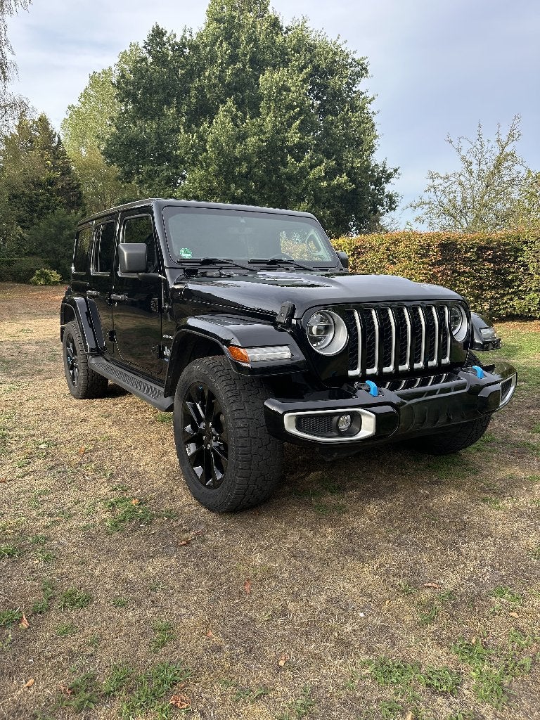 Jeep Wrangler unlimited Sahara 4xe 2022 zwart, Auto's, Jeep, Automaat, 4 cilinders, Zwart, Leder