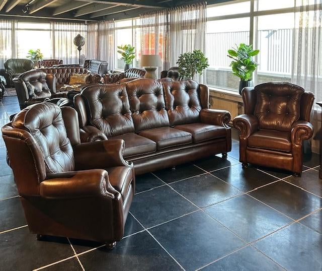 Chesterfield model "Suzanne", Huis en Inrichting, Banken | Bankstellen, Zo goed als nieuw, Rechte bank, Vierpersoons of meer, 200 tot 250 cm