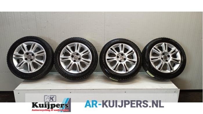 Sportvelgenset + banden van een Opel Corsa, Gebruikt, -, -, -
