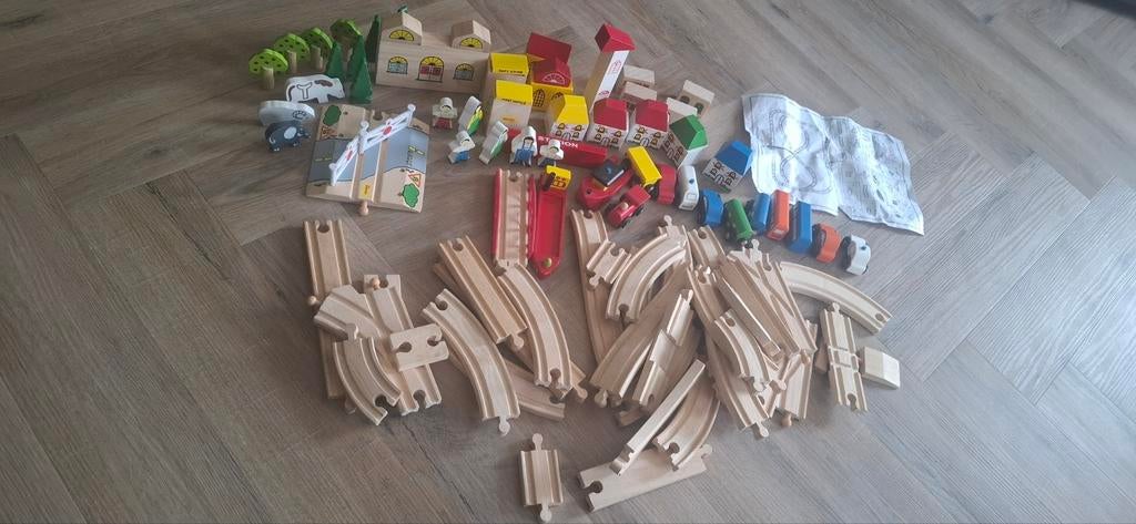 Grote set houten treinrails met diverse accessoires, Kinderen en Baby's, Speelgoed | Houten speelgoed, Ophalen of Verzenden, Gebruikt