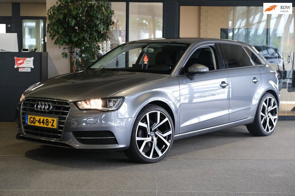 Audi A3 Sportback 1.4 TFSI CoD Pro Line Leder Airco Navi B&O, Auto's, Audi, Gebruikt, 150 pk, Zilver of Grijs, 57 €/maand