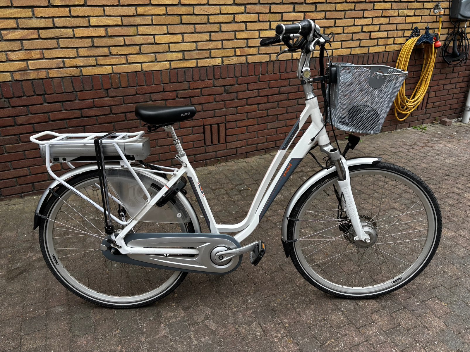Elektrische damesfiets Amslod Carlton Wit maat 53, Zo goed als nieuw, 51 tot 55 cm, 50 km per accu of meer, Ophalen