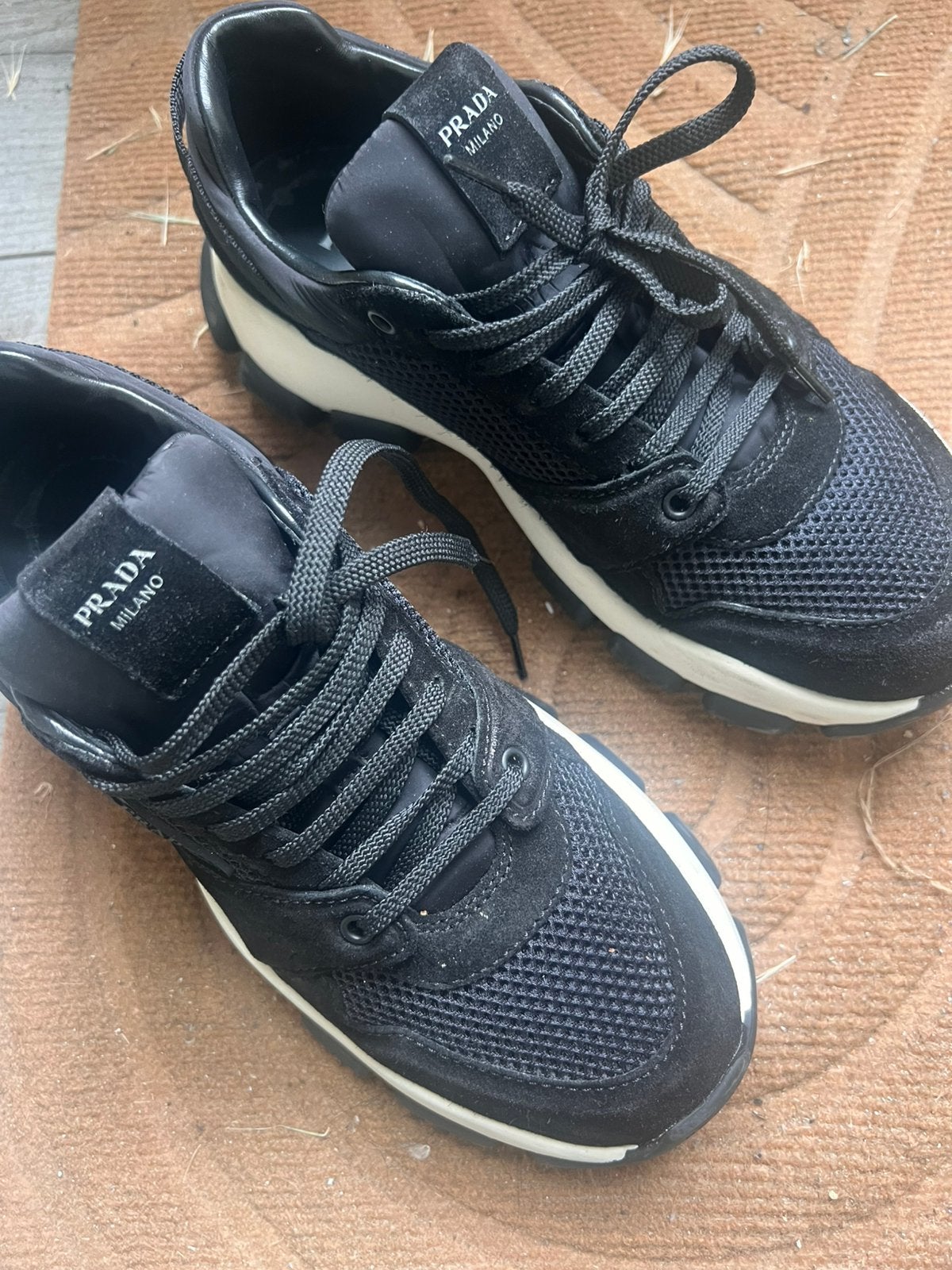 Nieuw maat 38 2* keer gedragen met doos en bon, Sport en Fitness, Loopsport en Atletiek, Ophalen, Zo goed als nieuw, Hardloopschoenen