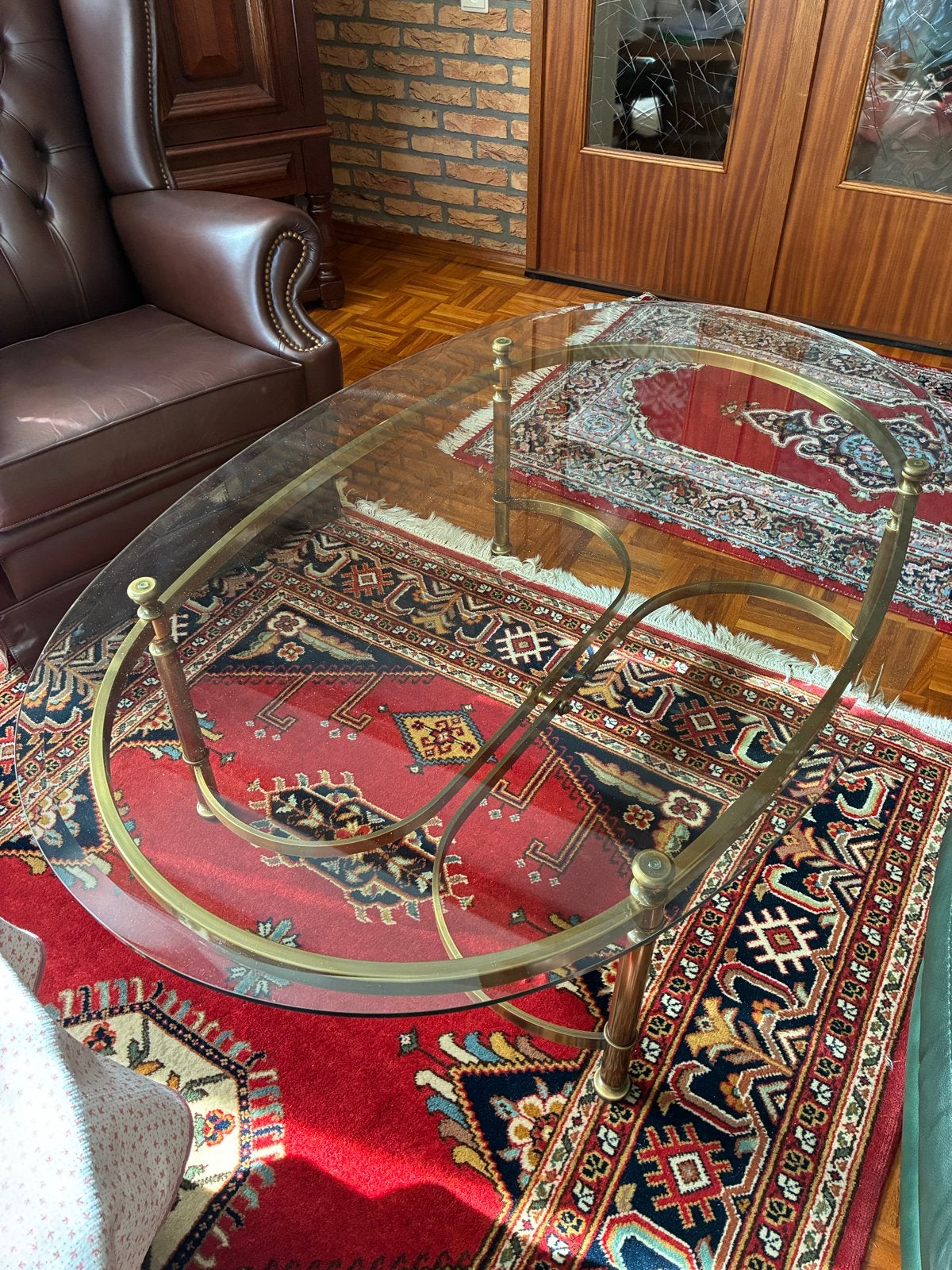 Elegante glazen salontafel met messing onderstel, Ophalen of Verzenden, Zo goed als nieuw, Ovaal, Glas