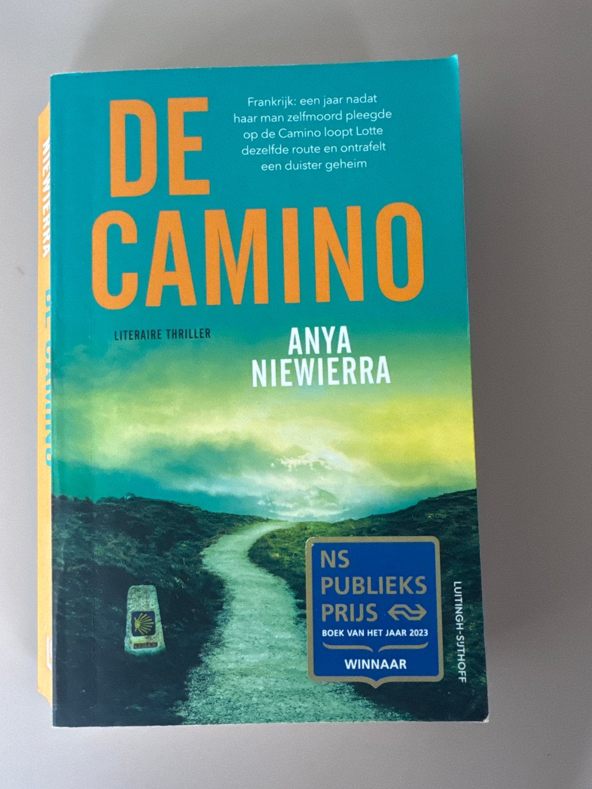 De Camino - Anya Niewierra (Literaire thriller), Ophalen of Verzenden, Zo goed als nieuw, Nederland