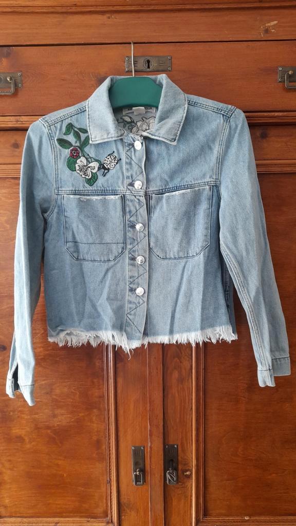 H&M spijkerjasje maat 36 met borduursel, H&M, Blauw, Ophalen of Verzenden, Zo goed als nieuw