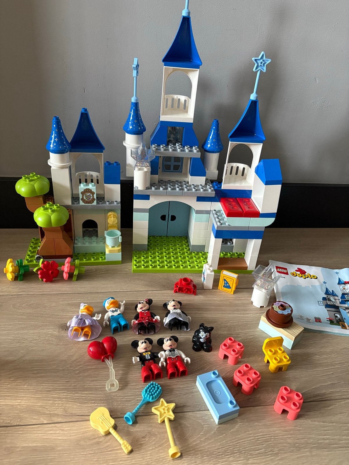 LEGO Duplo Disney Kasteel & Kampeeravontuur (2 sets), Kinderen en Baby's, Ophalen of Verzenden, Zo goed als nieuw
