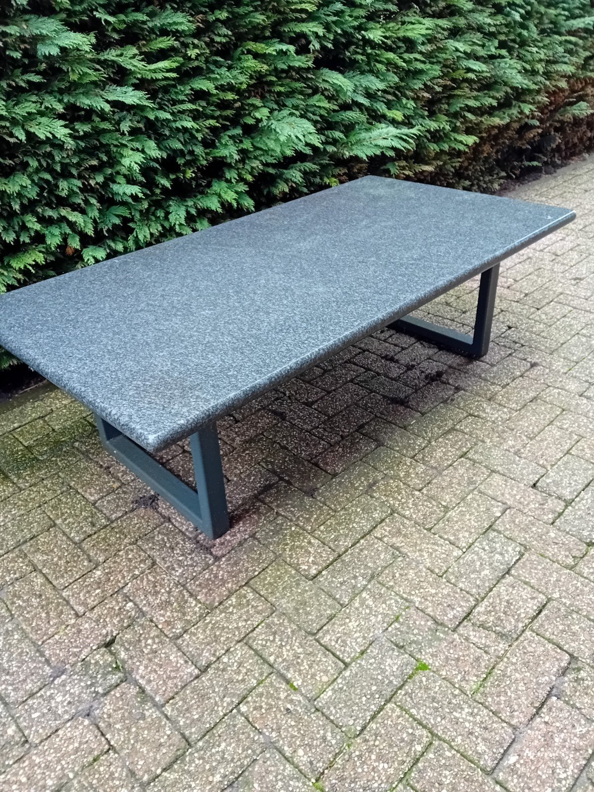 Mooie tuinsalontafel met gepolijst granieten blad, Tuin en Terras, Tuintafels, Ophalen, Gebruikt, Rechthoekig, Overige materialen
