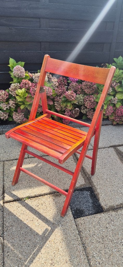 vintage houten klapstoel rood gebeitst, Gebruikt, Ophalen of Verzenden, Eén, Rood