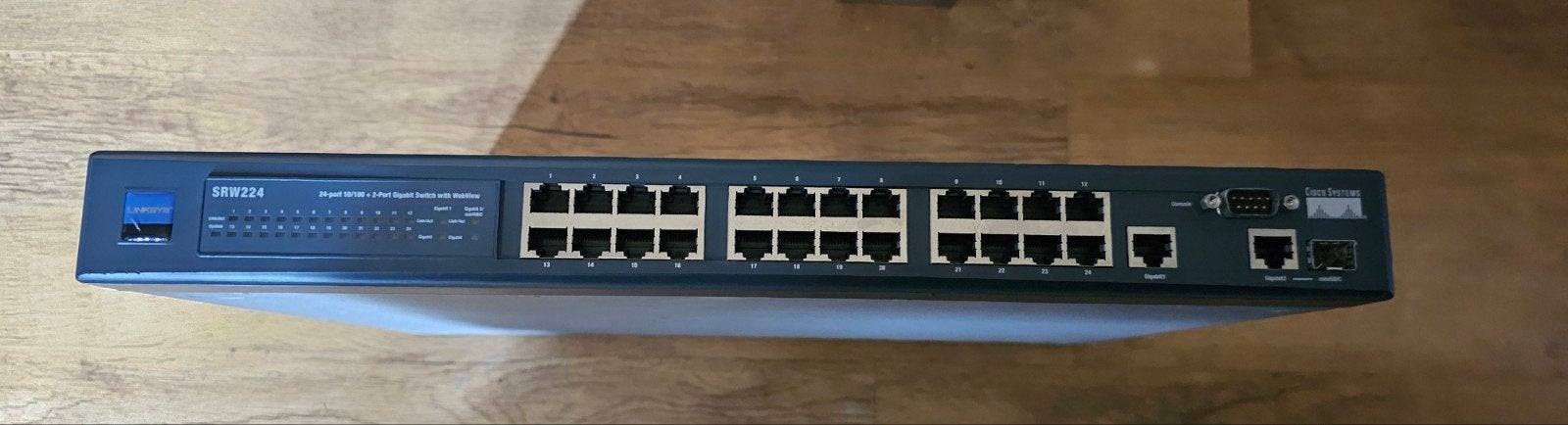 Linksys SRW224P 24-Port 10/100 + 2-Port Gigabit Switch: WebV, Ophalen of Verzenden, Refurbished