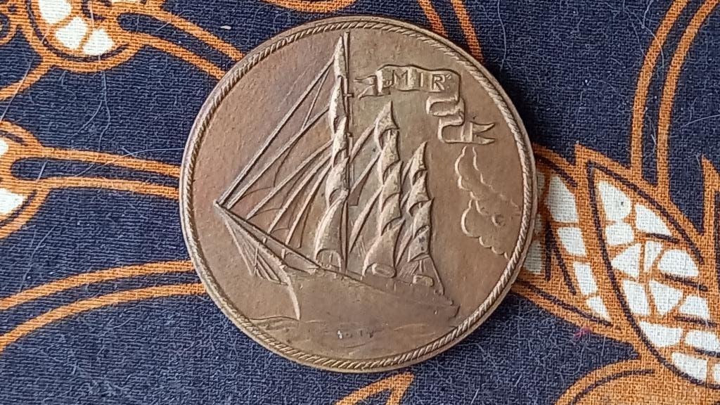Mooie oude bronzen penning uit Rusland met zeilschip 5 cm.