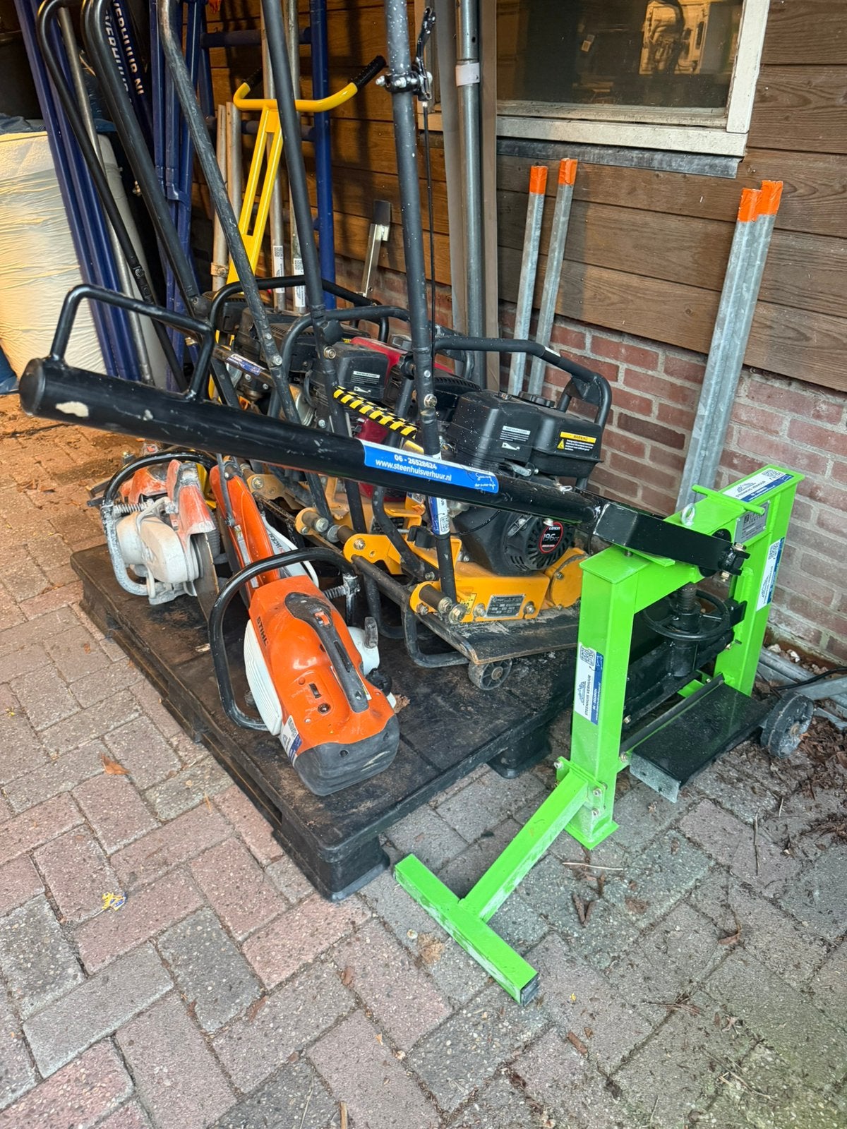 TE HUUR: Stratenmakers machines/gereedschap, Tuin en Terras, Ophalen, Zo goed als nieuw