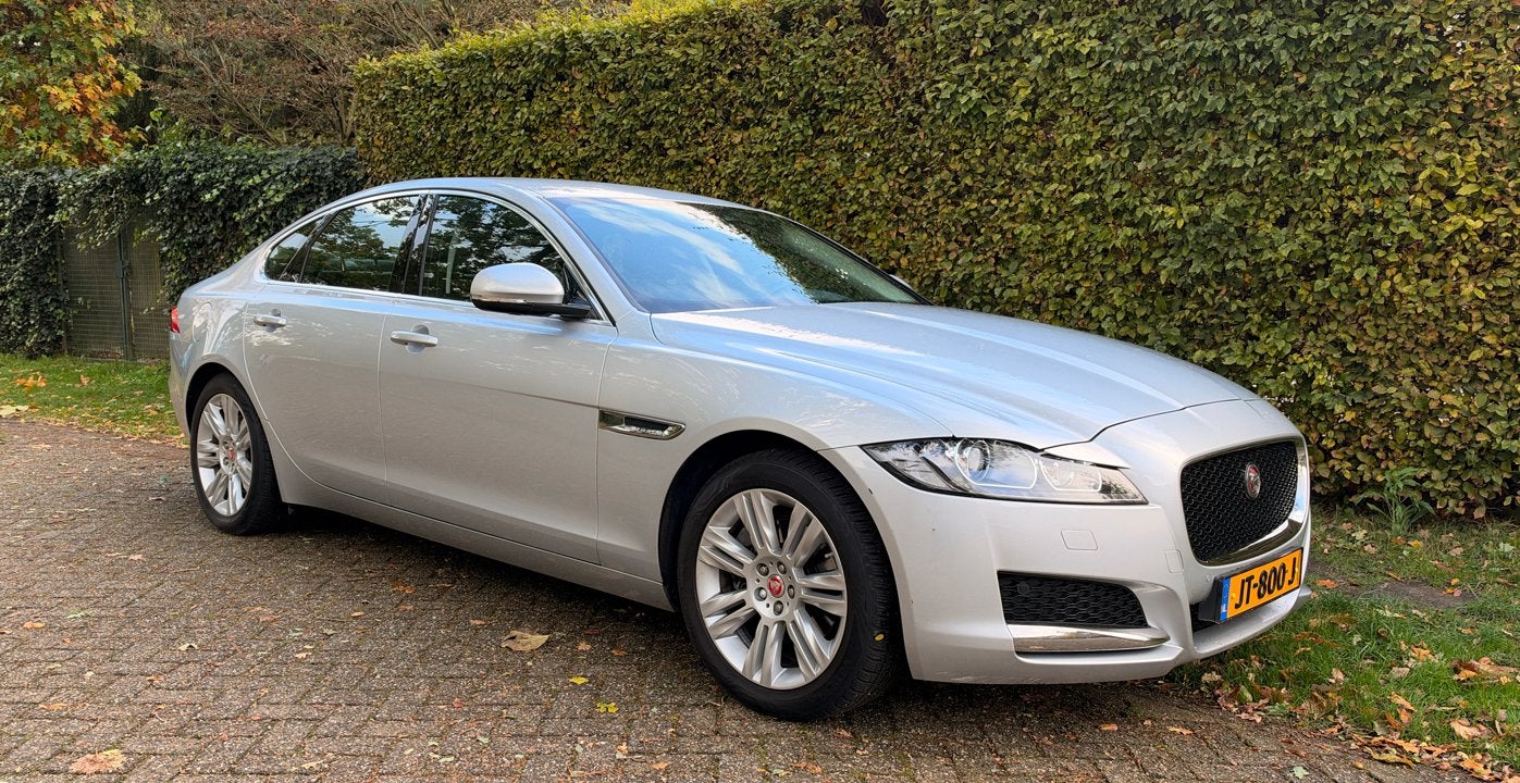 Jaguar XF 2.0T 240PK Aut8 2016. Lage km stand!, Auto's, Achterwielaandrijving, Zwart, 4 cilinders, Particulier