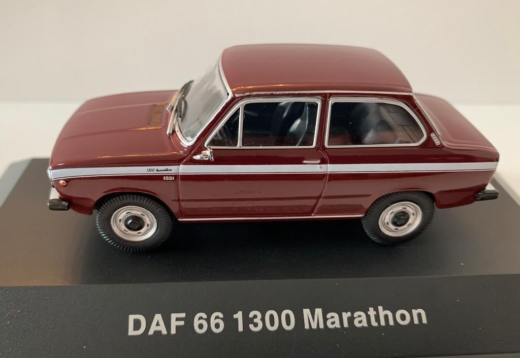 Lagamo 1:43 DAF 66 1300 Marathon sedan donkerrood met zilver, Hobby en Vrije tijd, Modelauto's | 1:43, Overige merken, -, Nieuw