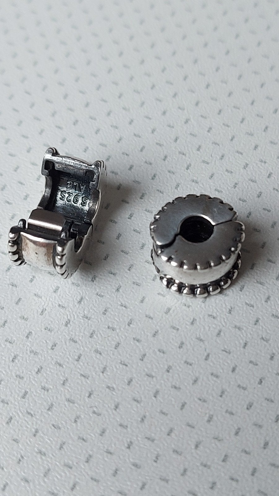2 originele Pandora bedels clips / stoppers SAMEN, Ophalen of Verzenden, Zo goed als nieuw, Zilver, Pandora
