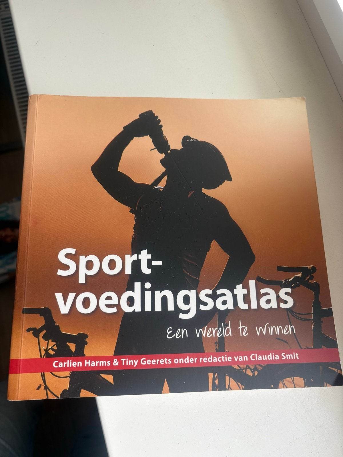 Sportvoedingsatlas: Een Wereld Te Winnen - Carlien Harms, Ophalen of Verzenden, Gelezen, Lopen en Fietsen