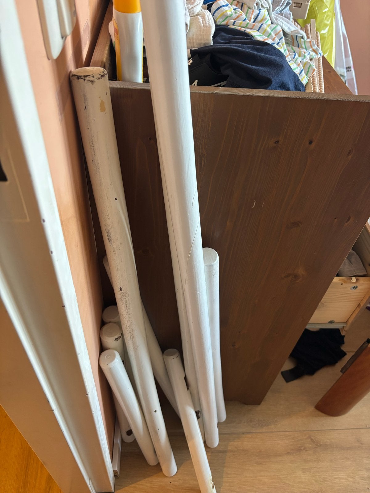 Witte houten trapleuningen x10, Doe-het-zelf en Verbouw, Ladders en Trappen, Ophalen, Gebruikt, Minder dan 2 meter
