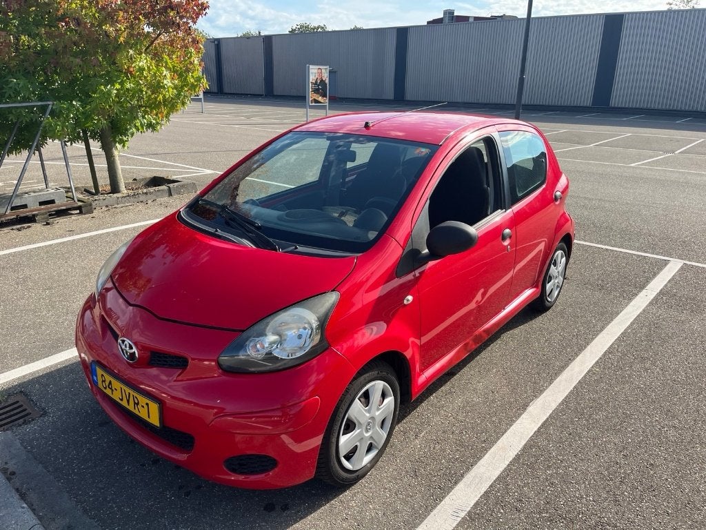Toyota Aygo 1.0 12V Vvt-i 5DRS 2009 Rood, Auto's, Toyota, Voorwielaandrijving, Stof, Zwart, 4 stoelen