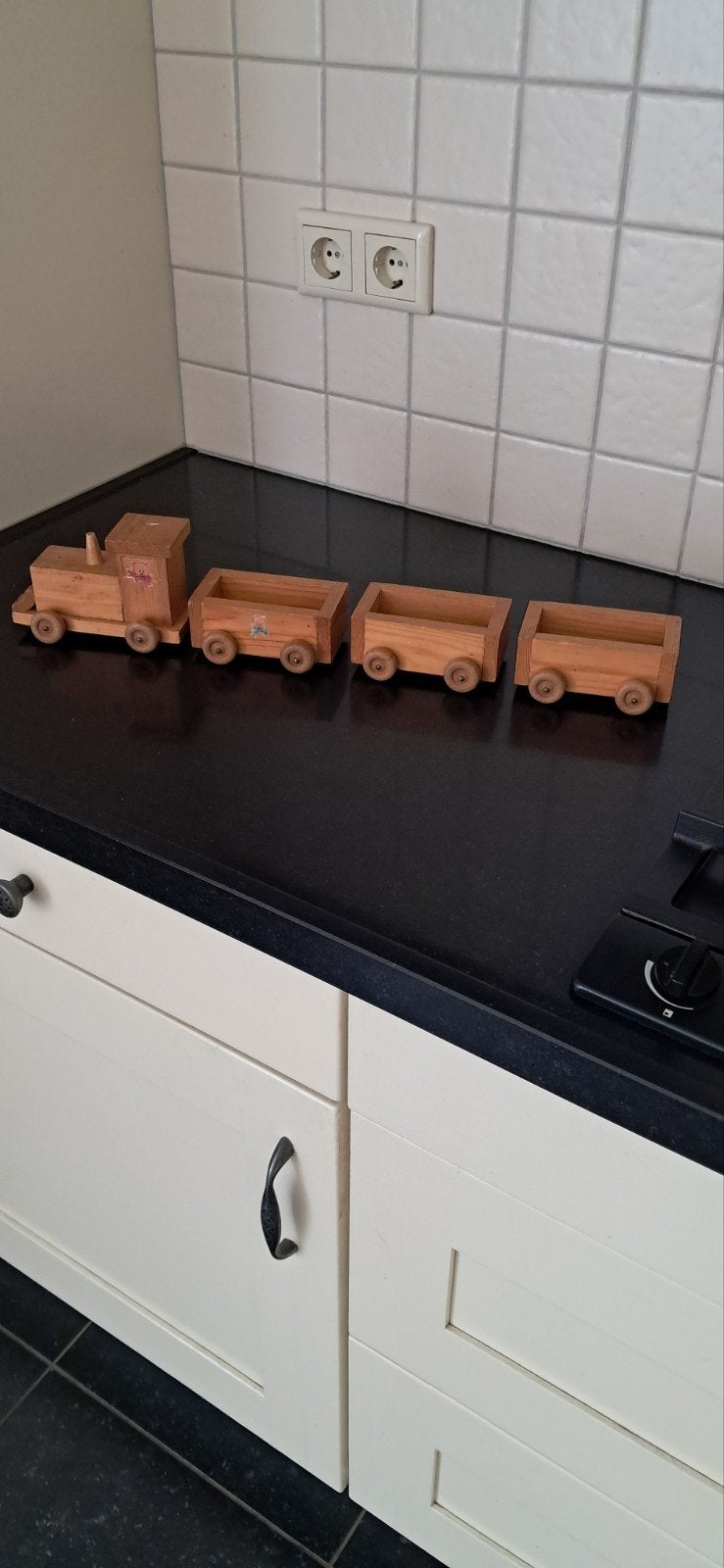 Houten Trein met Wagens:, Ophalen of Verzenden