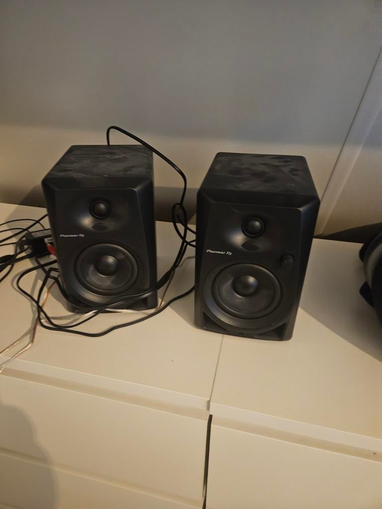 Pioneer DM-40 DJ Monitor Speakers - Compact en Krachtig, Audio, Tv en Foto, Luidsprekers, Gebruikt, Minder dan 60 watt, Front, Rear of Stereo speakers