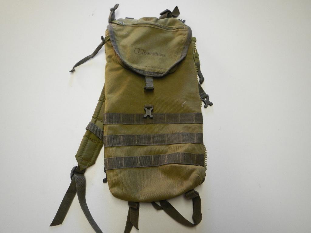 Berghaus camelbak Nederlands leger, Verzamelen, Ophalen of Verzenden, Landmacht, Nederland, Embleem of Badge