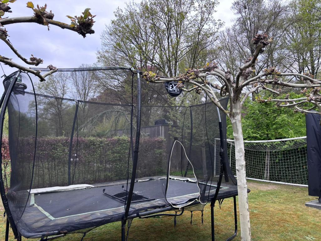 Gratis Exit trampoline 244 *366 inclusief afdekhoes., Ophalen, Gebruikt