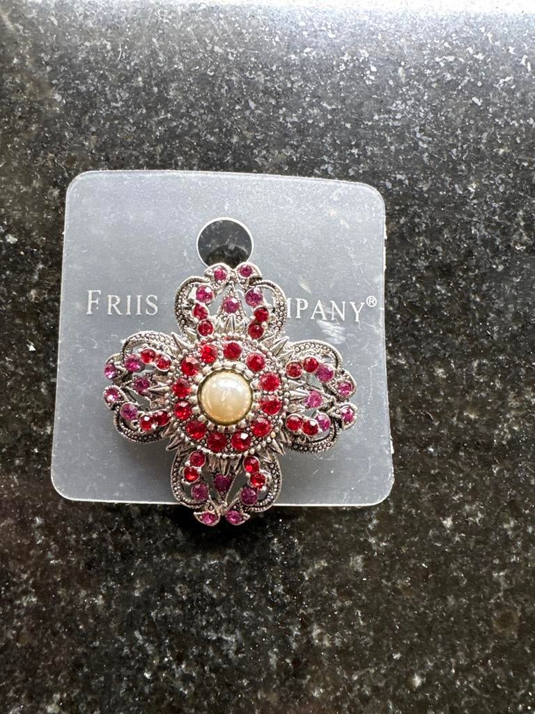 Friis & Company Broche met Rode en Paarse Strass en Parel, Overige materialen, 4 tot 7 cm, Ophalen of Verzenden, Zo goed als nieuw