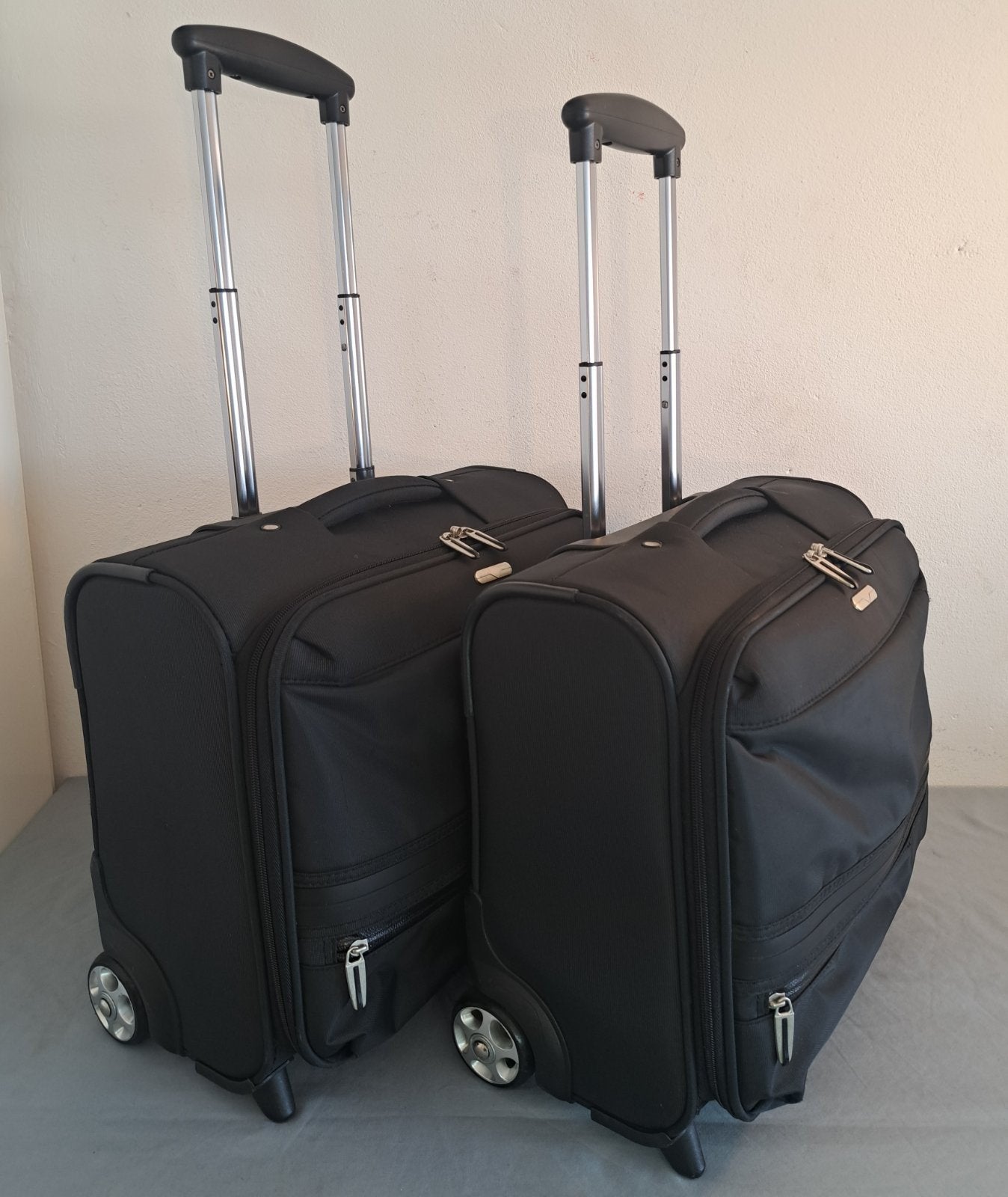 Modern  Handbagage Cabine koffers
Geschikt voor kleding, 50 tot 60 cm, Hard kunststof, Ophalen of Verzenden, Zo goed als nieuw