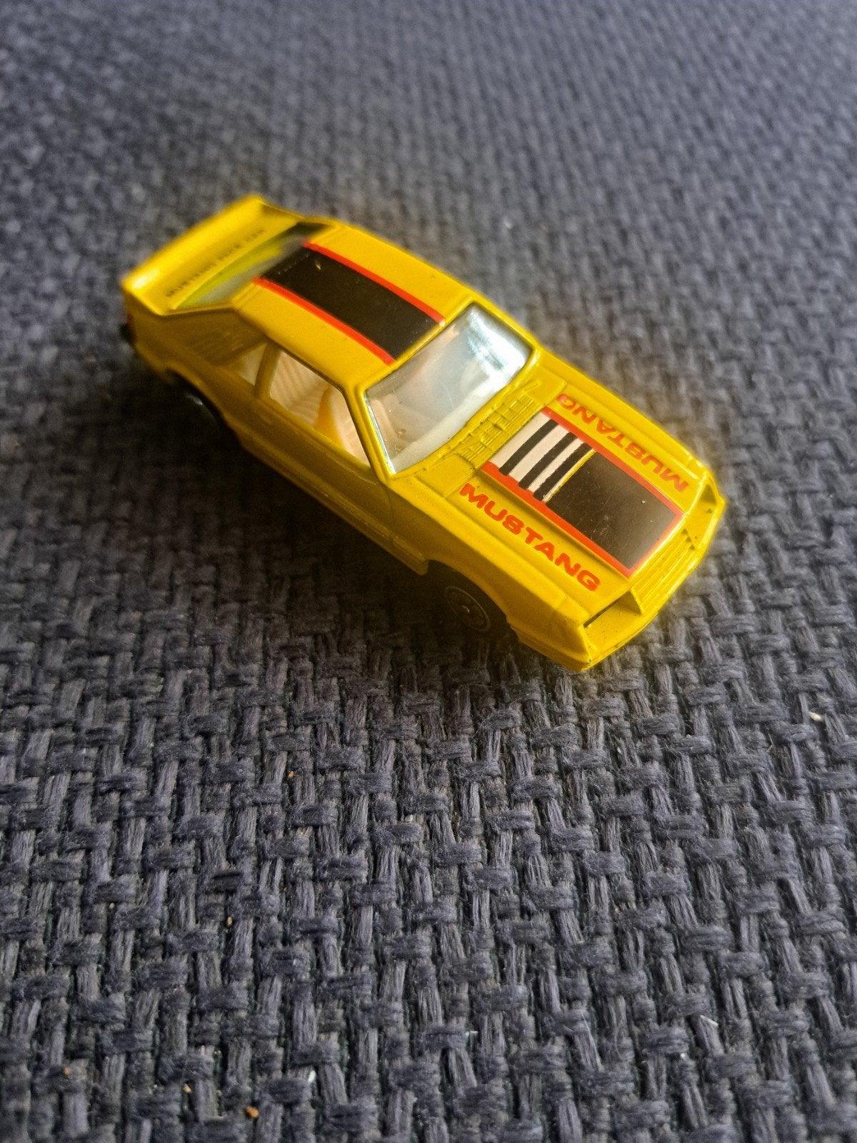 Edocar model ford mustang, Hobby en Vrije tijd, Modelauto's | Overige schalen, Gebruikt, Auto, Ophalen of Verzenden, N.b