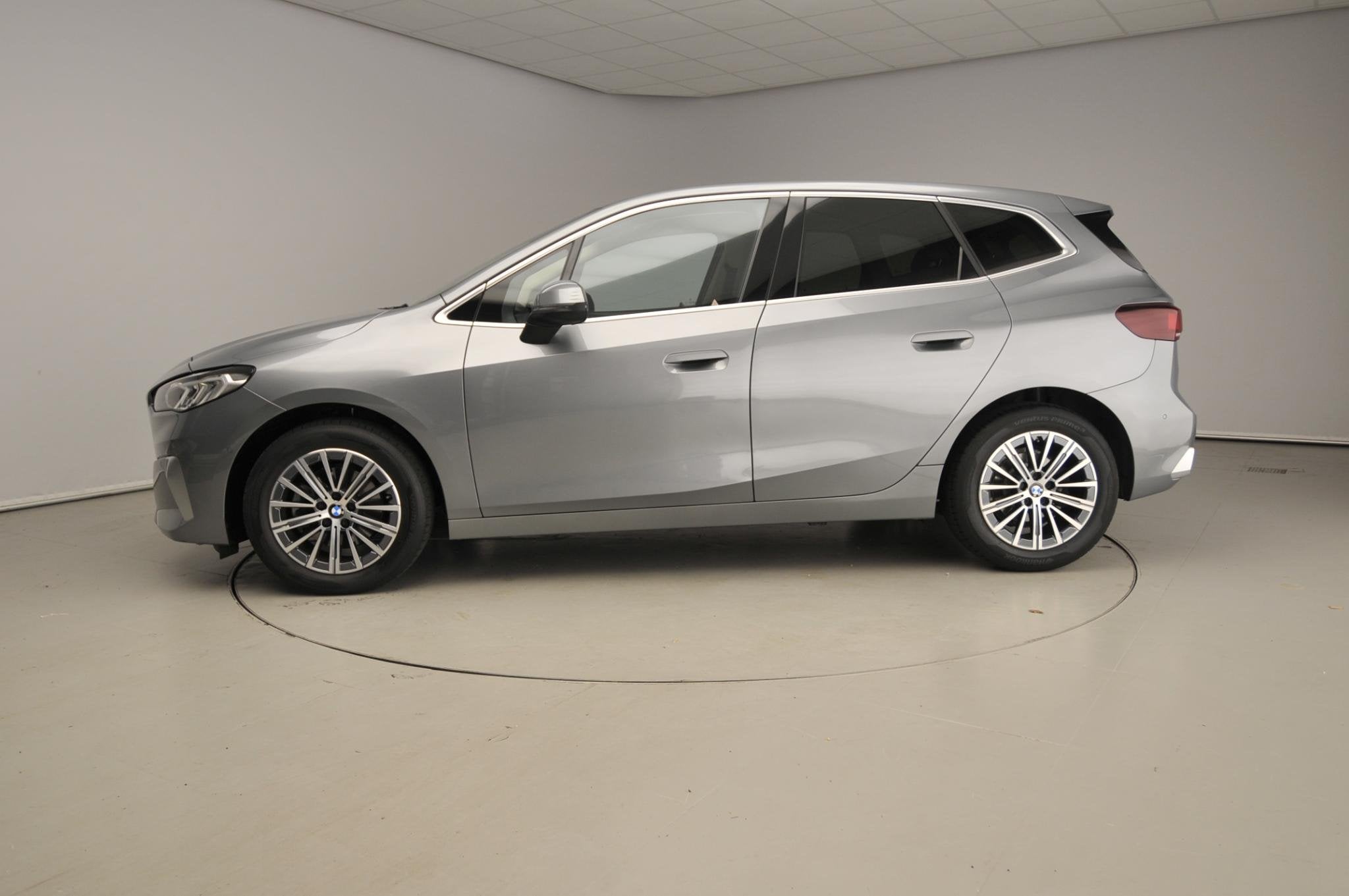 BMW 2 Serie Active Tourer 218i | LED | Leder | Navigatie | S, Auto's, 136 pk, Gebruikt, Euro 6, 1445 kg