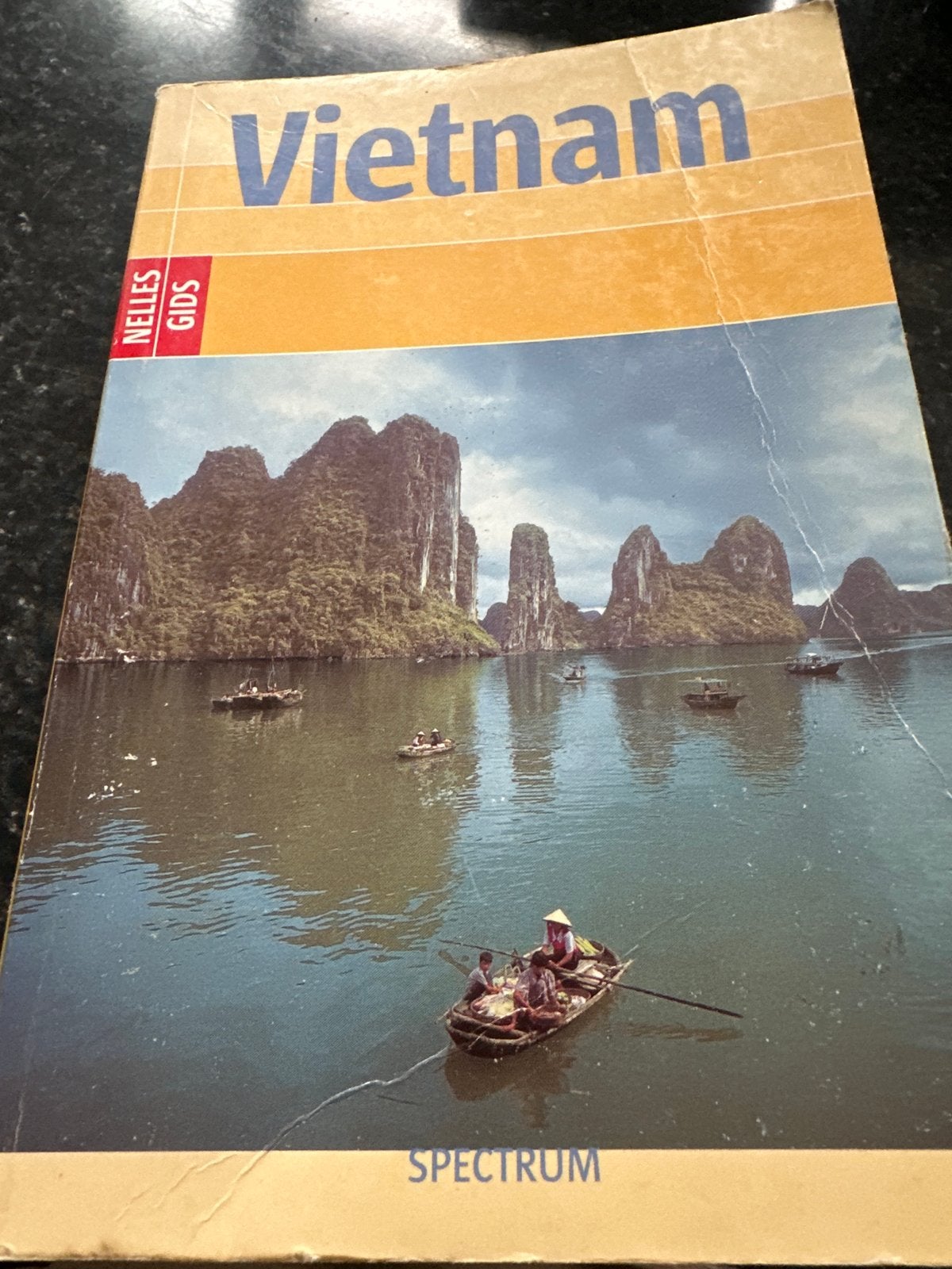 Nelles Gids Vietnam - Reisgids met praktische tips, Ophalen of Verzenden, Reisgids of -boek, Azië, Gelezen