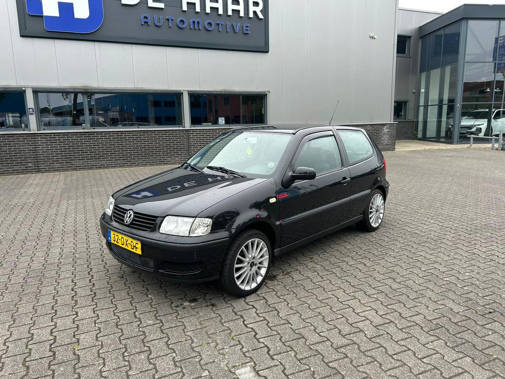 Volkswagen Polo 1.4 44KW 2000 Zwart, Voorwielaandrijving, 450 kg, 31 €/maand, 4 cilinders
