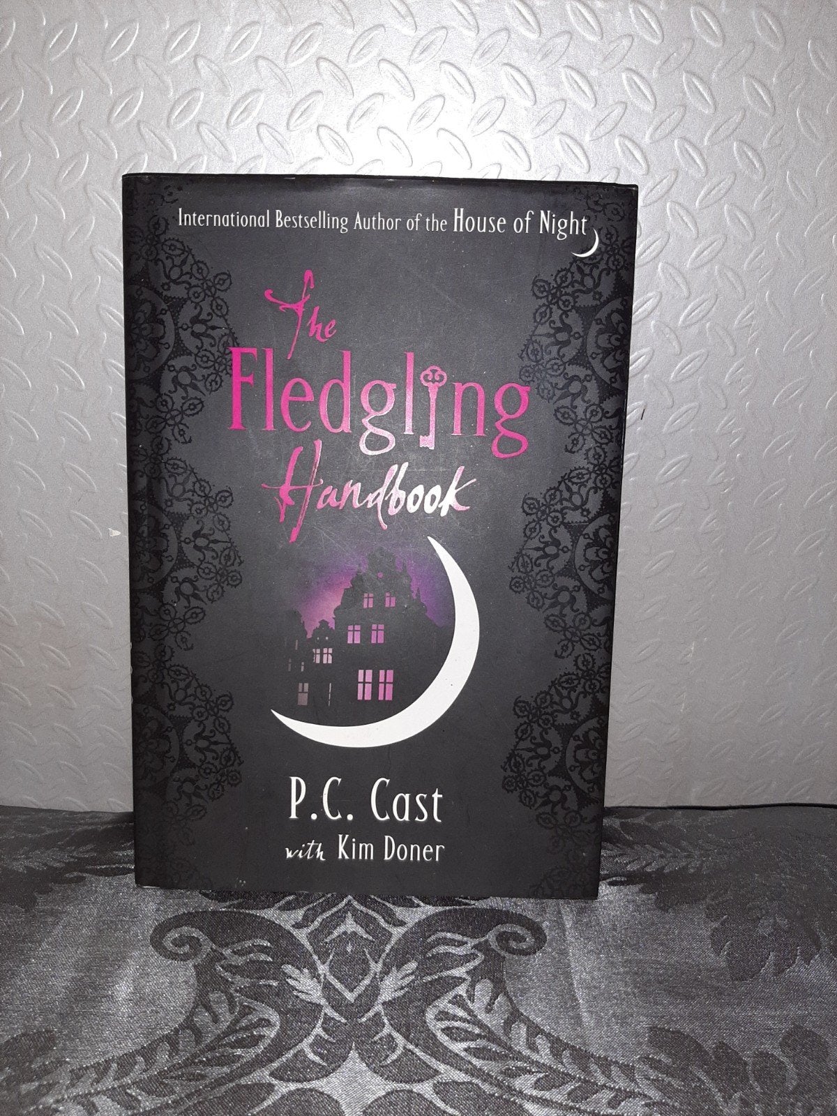 The Fledgling Handbook - P.C. Cast (House of Night), Boeken, Ophalen of Verzenden, Zo goed als nieuw, P.C. Cast