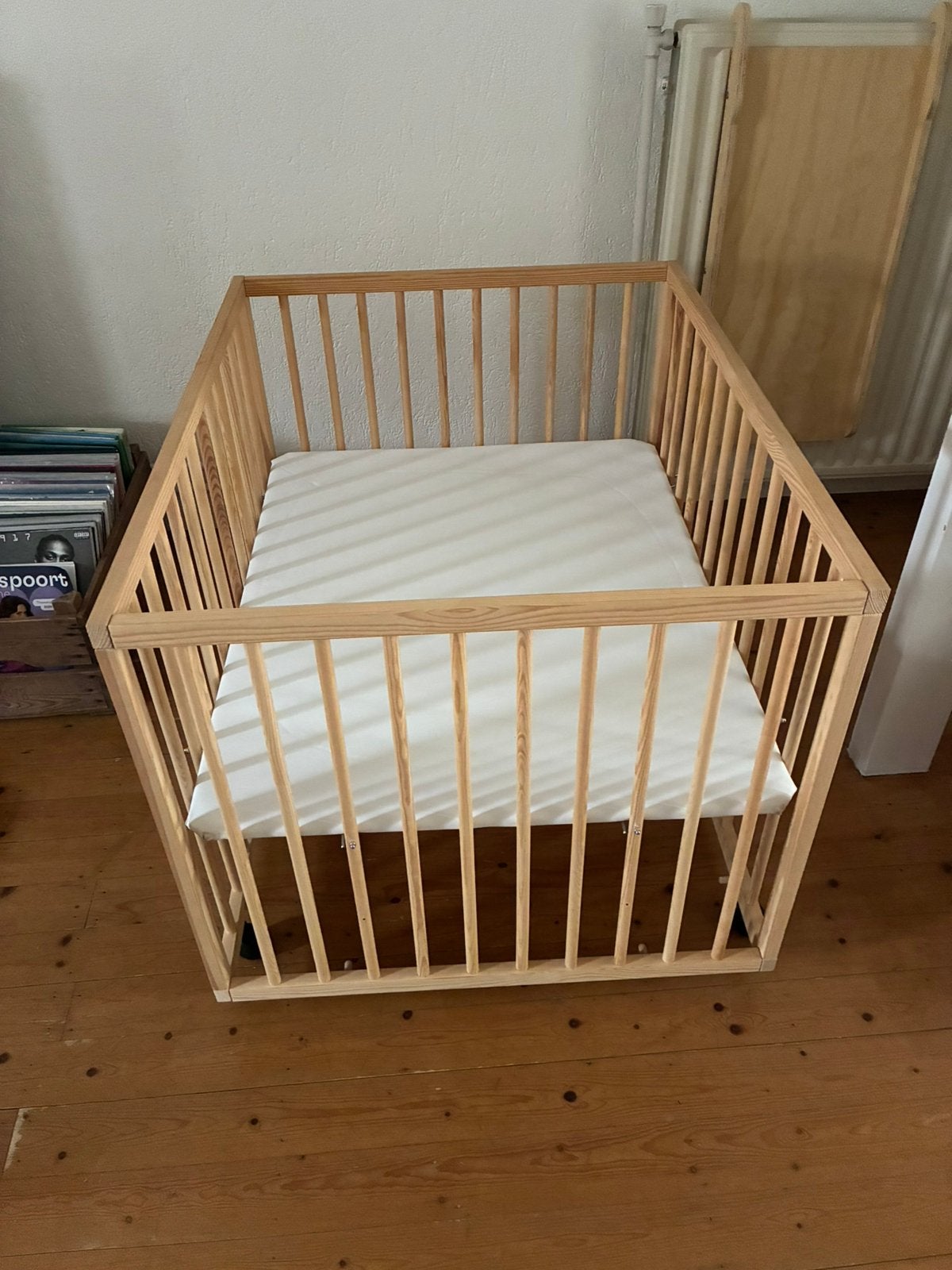 Te koop houten box, Ophalen, Zo goed als nieuw, In hoogte verstelbaar
