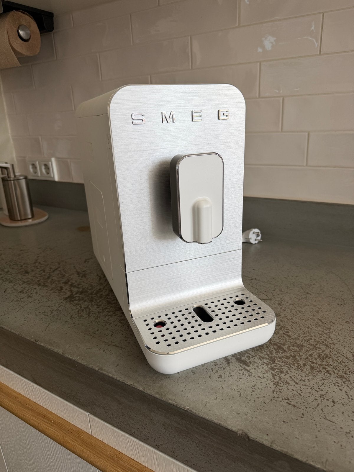 Smeg BCC11WHMEU koffiemachine mat wit, Witgoed en Apparatuur, Ophalen, Zo goed als nieuw, Koffiemachine