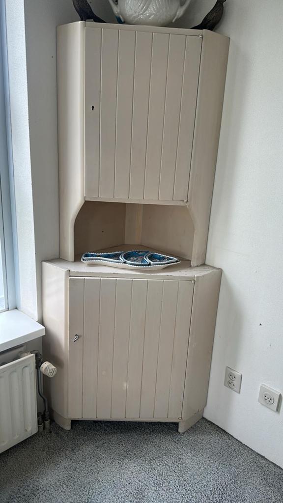 Hoekkastje, Ophalen