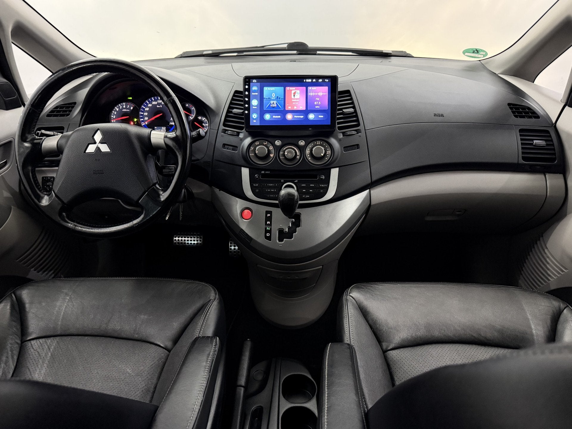 Mitsubishi Grandis 2.4-16V Instyle 7P Schuifak, Leder, Camer, Auto's, Xenon verlichting, 7 stoelen, Bedrijf, 93 €/maand