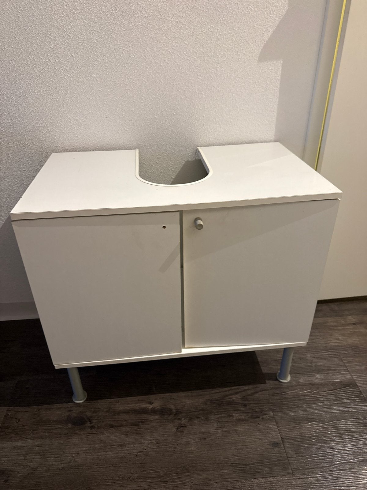 GRATIS Wastafelonderkast wit met uitsparing, Huis en Inrichting, Badkamer | Badkamermeubels, Ophalen, Gebruikt, 50 tot 100 cm