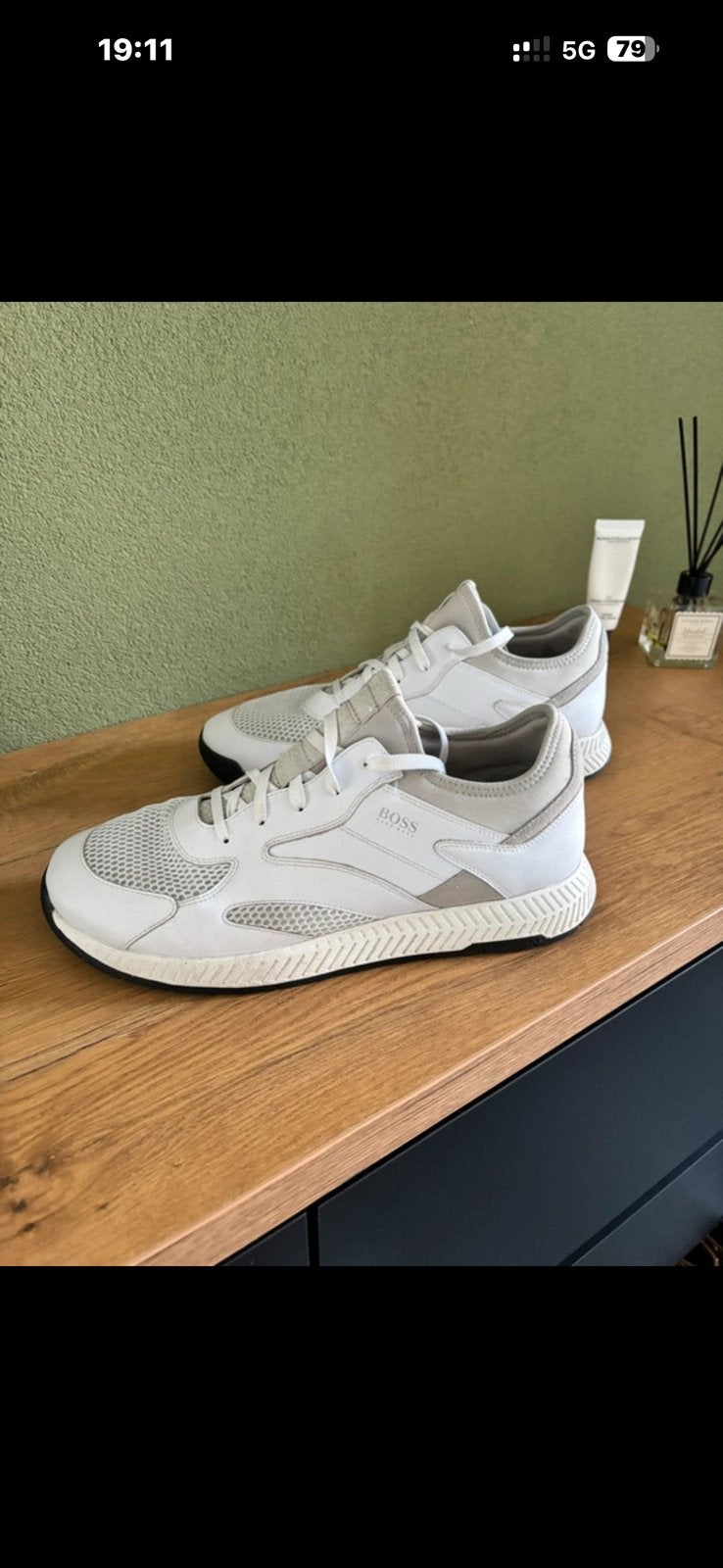 Te koop, mooie witte Hugo Boss sneakers, Ophalen of Verzenden, Zo goed als nieuw, Wit