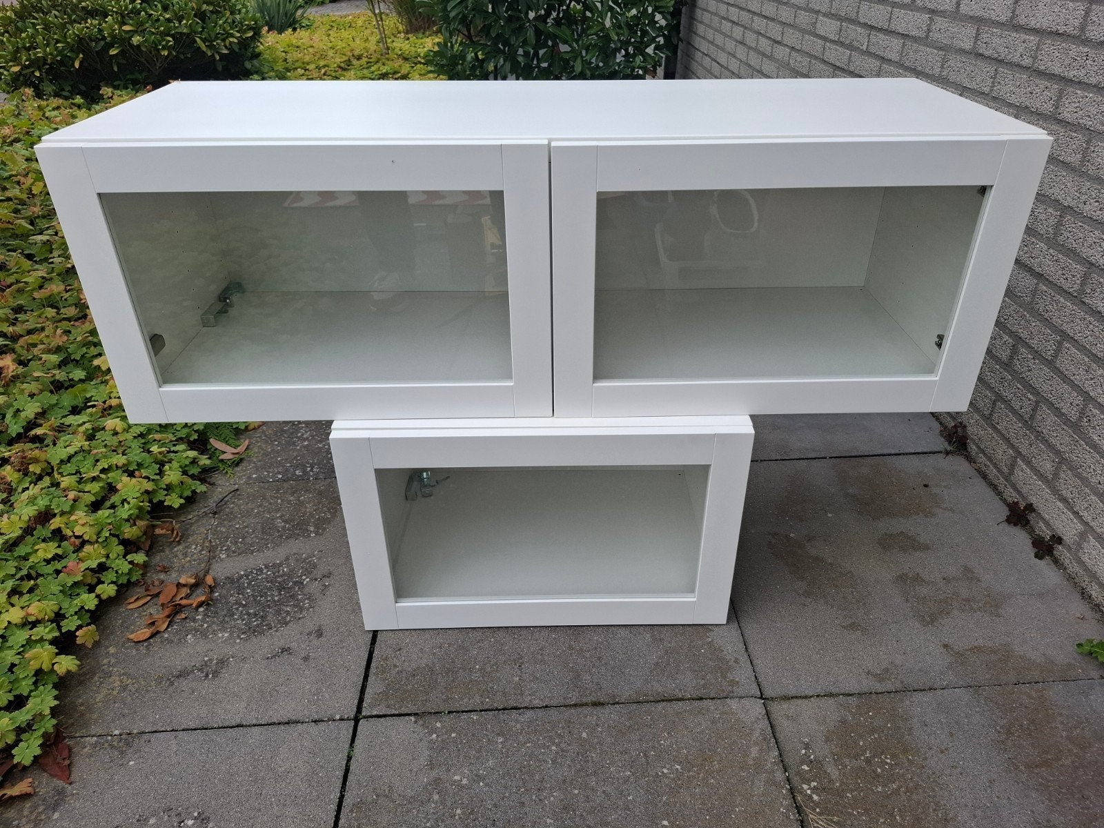 Twee IKEA Besta kasten met glazen deuren, Ophalen, Gebruikt