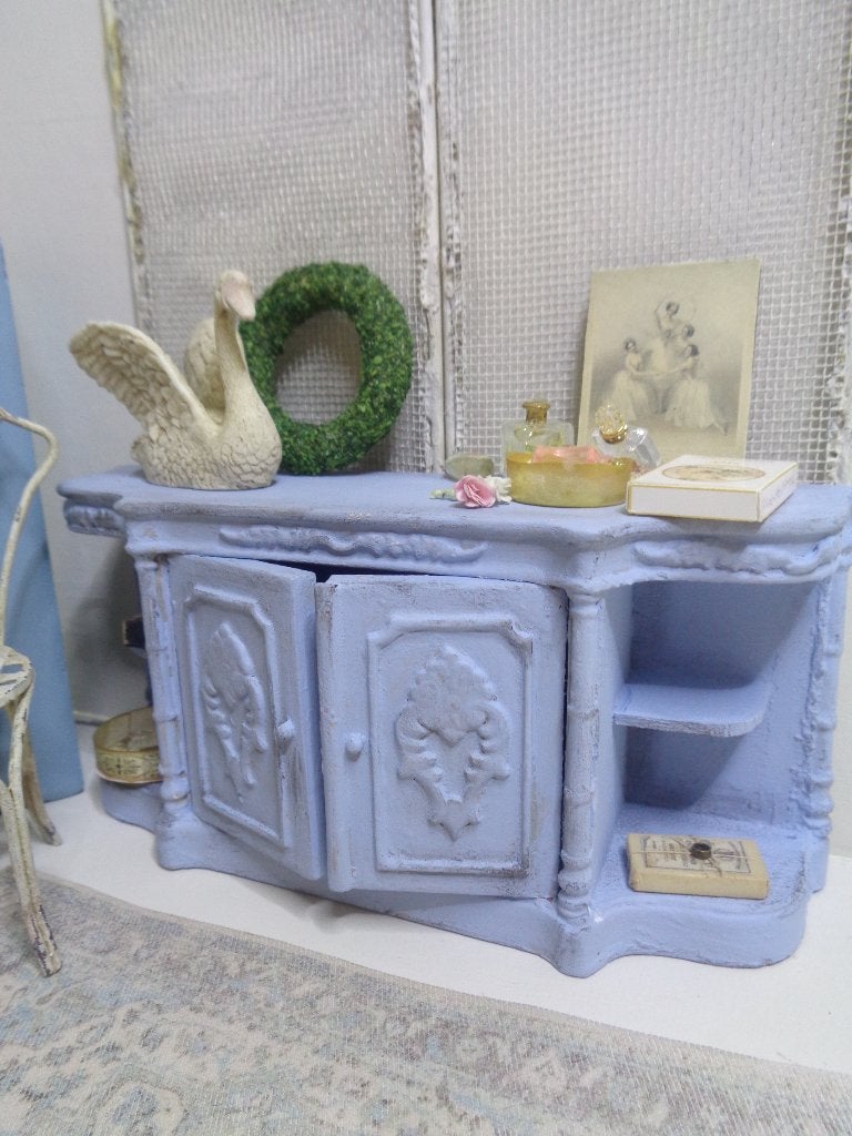   Blauwe dressoir....Poppenhuis 1:12...(Nr Br165), Ophalen of Verzenden, Zo goed als nieuw, Poppenhuis