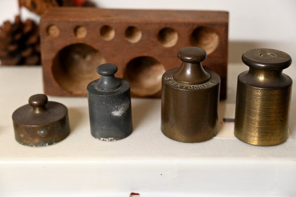 Koperen gewichten en houten blok, Ophalen of Verzenden