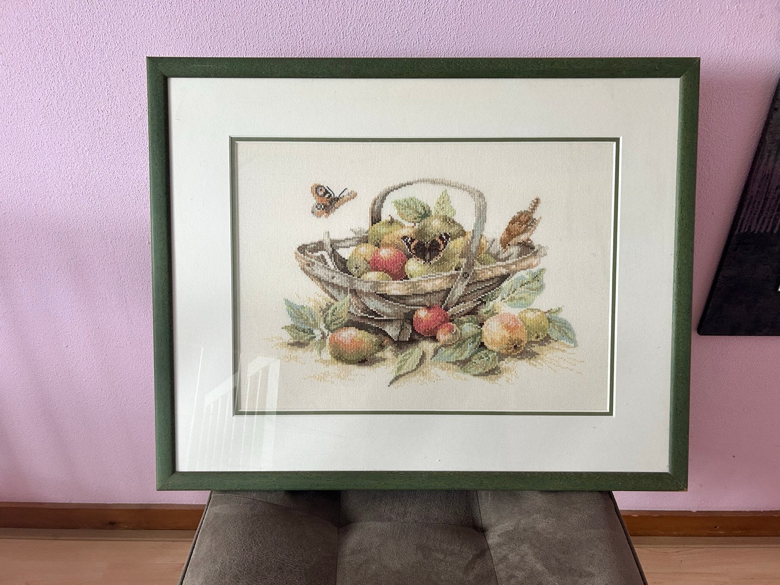 Geborduurd schilderij met fruitmand en vlinders, Ophalen, 50 – 75, Zo goed als nieuw, Schilderij