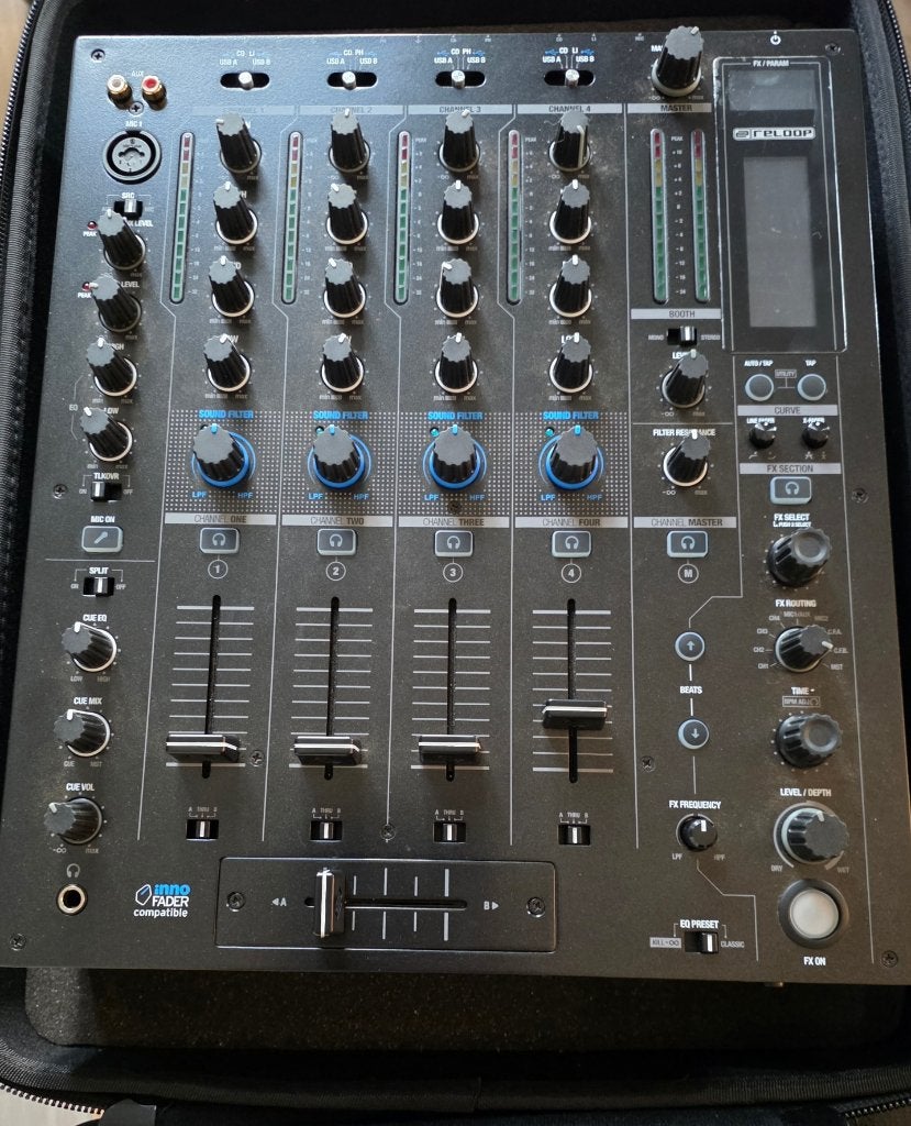 Reloop RMX-95 DJ-mixer met Magma flightcase, Muziek en Instrumenten, Ophalen of Verzenden, Zo goed als nieuw, Minder dan 5 kanalen